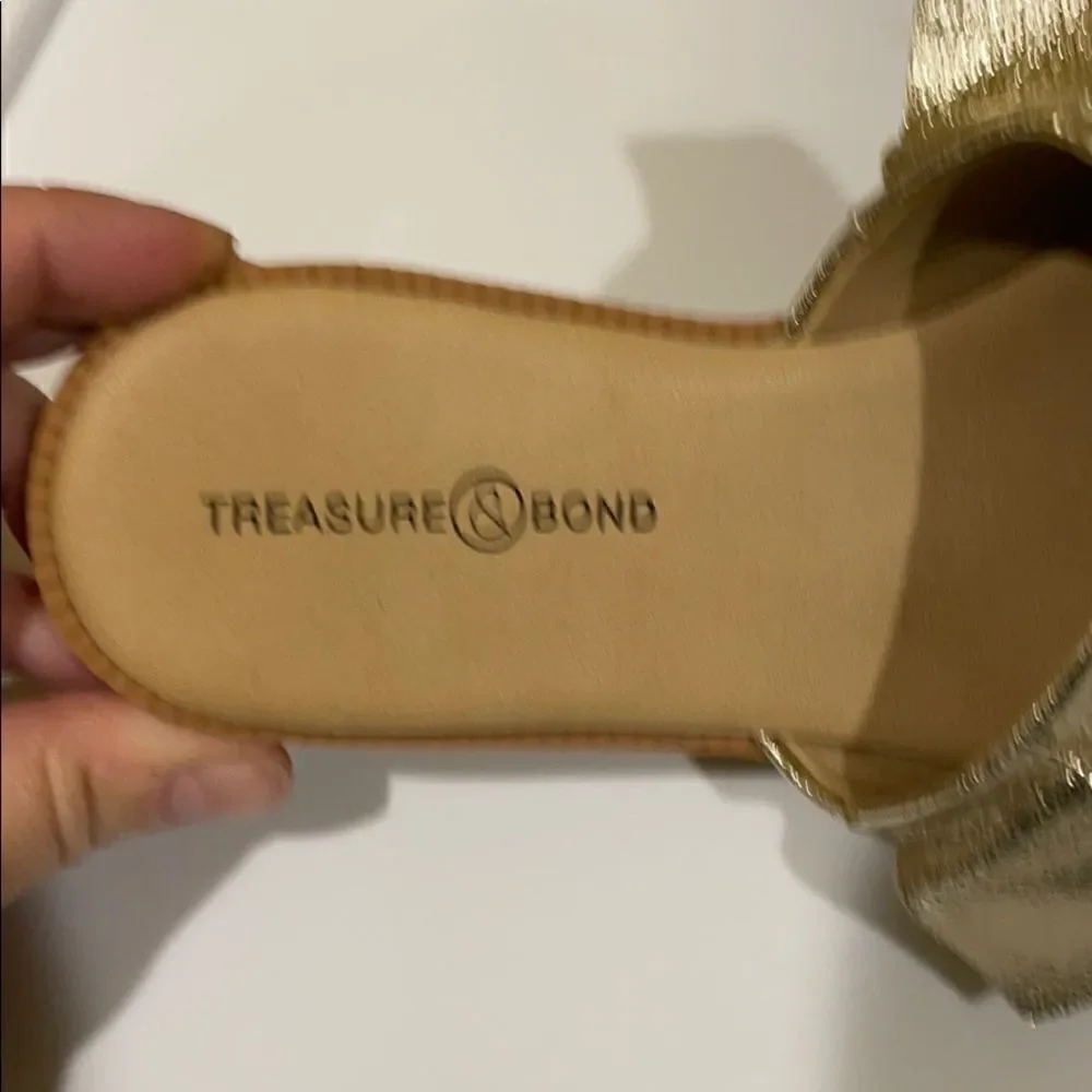 Girls Treasure & Bond Gold Sandals, Size 1M